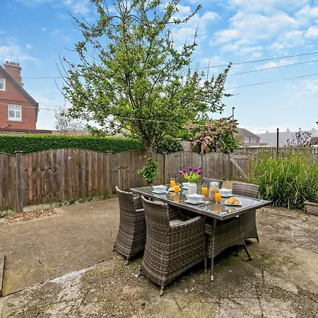 3 Bed In 84007 Filey